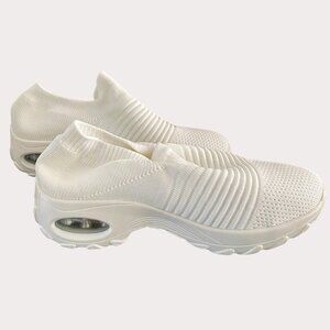 STQ White Slip On Air Cushion Walking Shoes Size 8.5 NEW